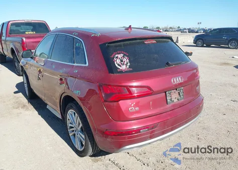 2018 Audi Q5 2.0T Premium/2.0T Tech Premium z USA, uszkodzony, nr VIN WA1CNAFY3J2137242